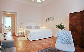 Apartment In The Heart Of Prague
